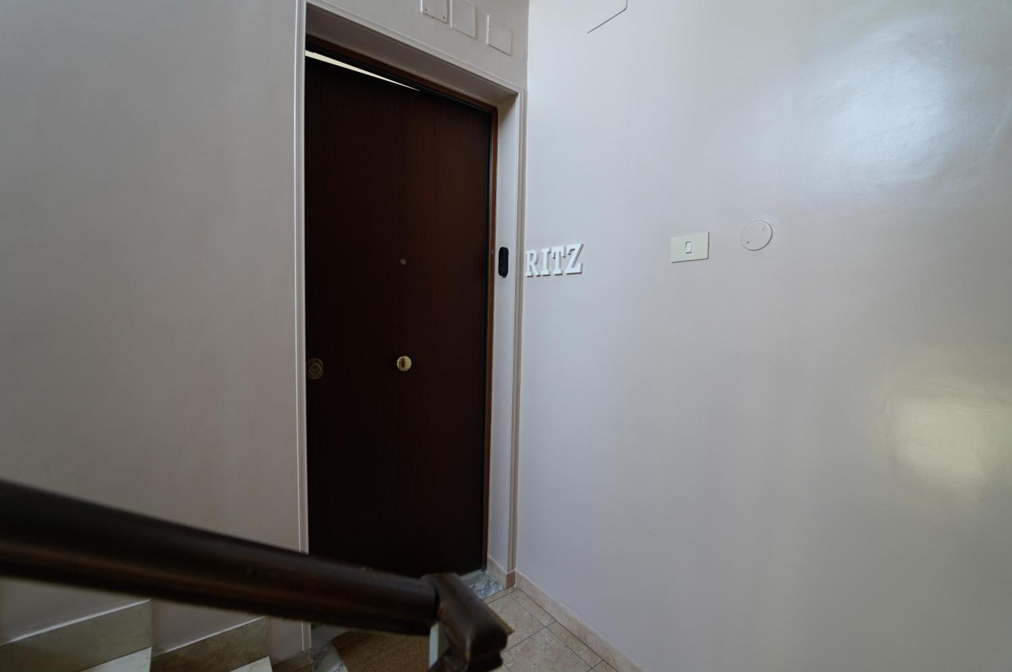 Ritz Salerno Apartment Bagian luar foto