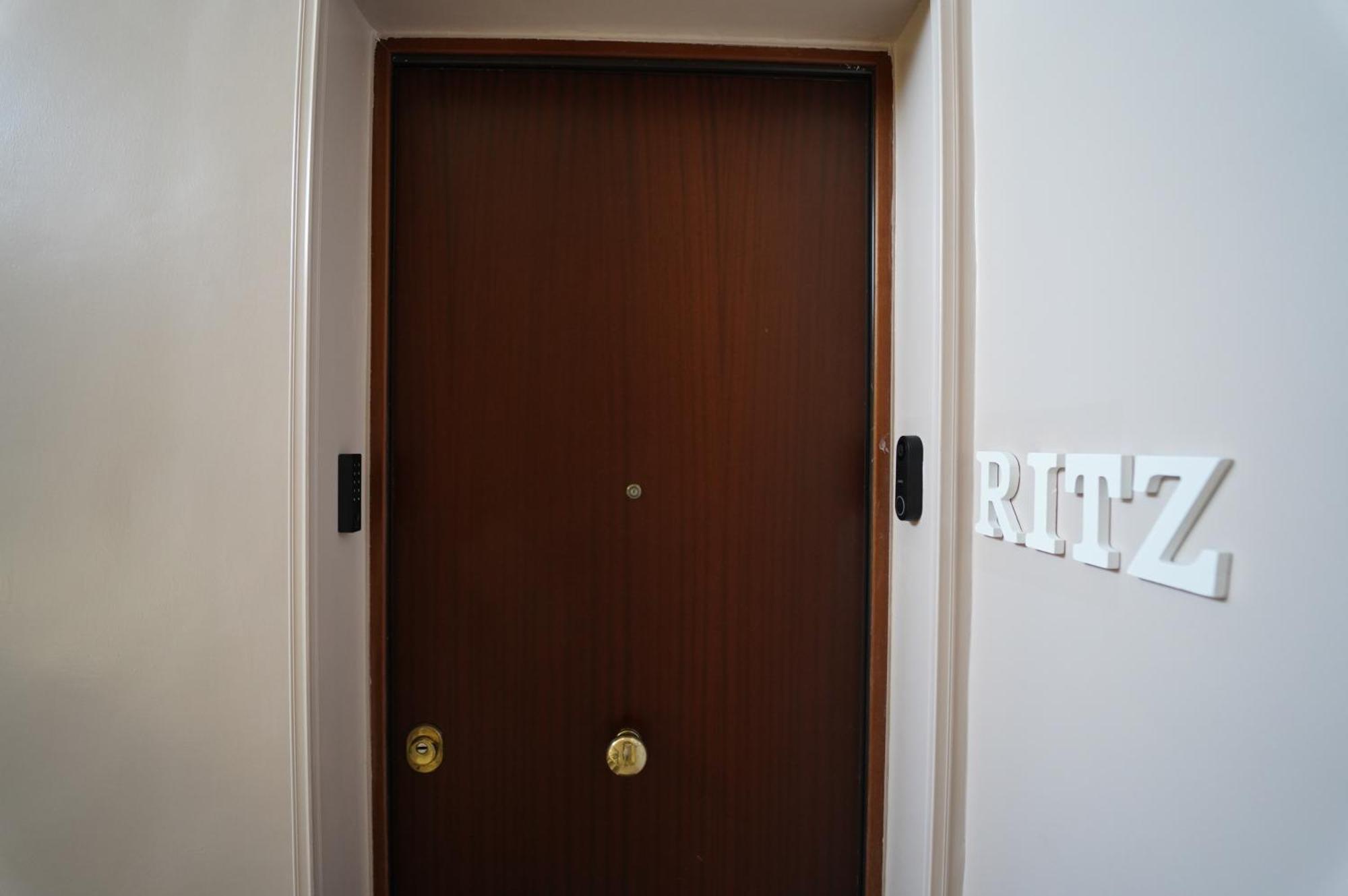 Ritz Salerno Apartment Bagian luar foto